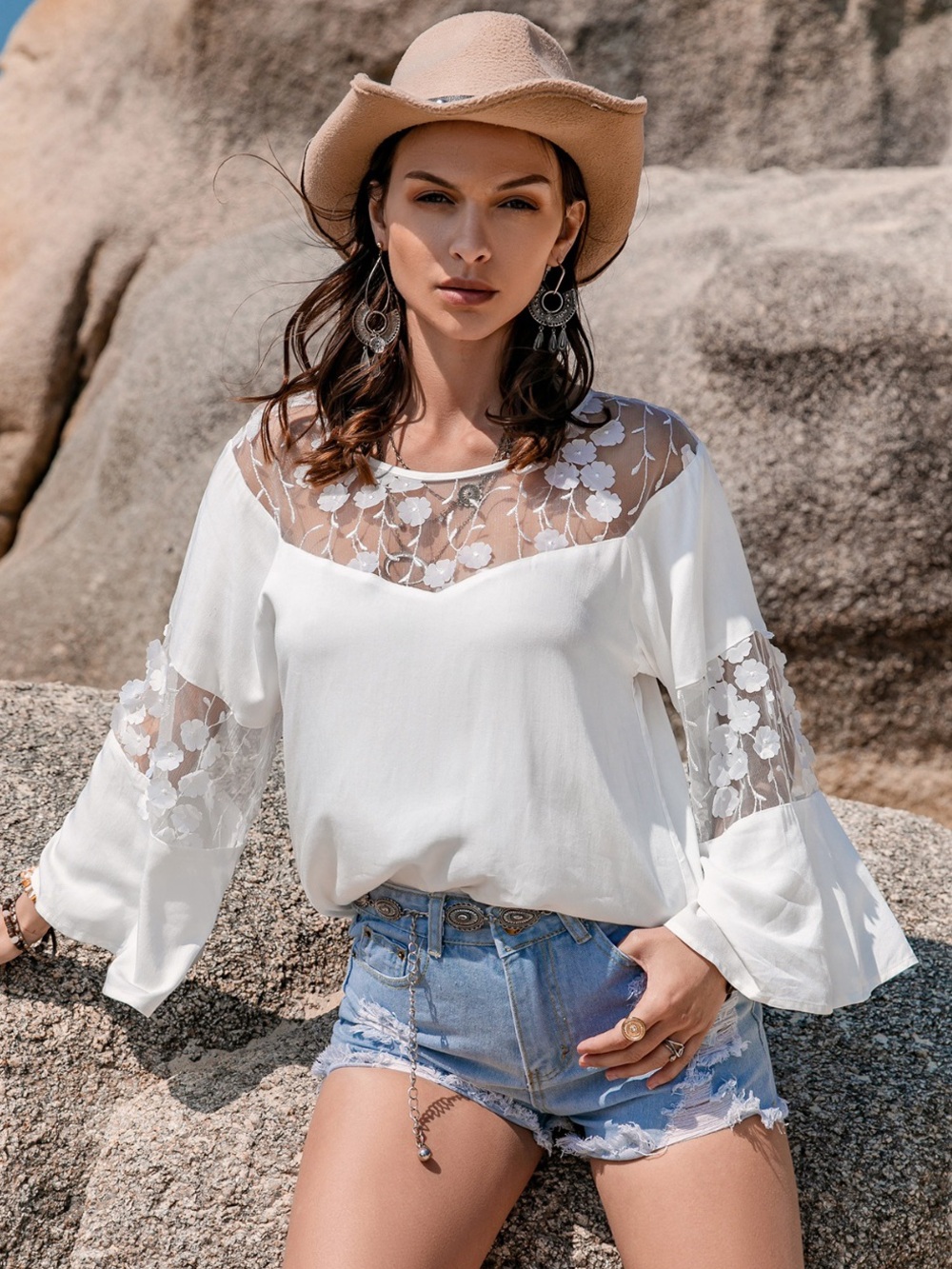 ❤️Hello Gorgeous! Lace Round Neck Long Sleeve Blouse